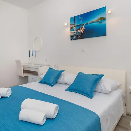 Lux Bed & Breakfast
