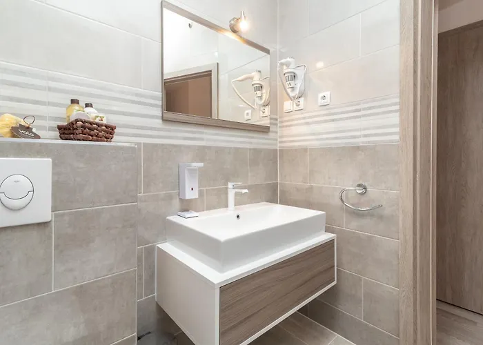 Lux Oda ve Kahvaltı 4*