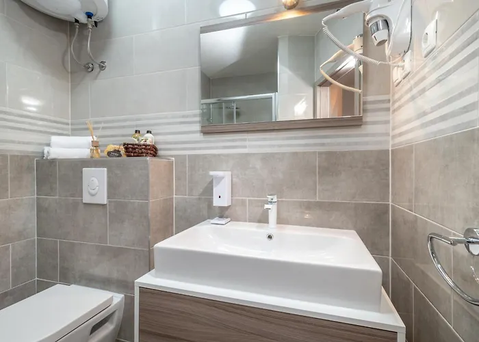 Lux Oda ve Kahvaltı 4*