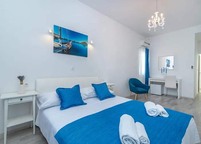 Lux Oda ve Kahvaltı 4*