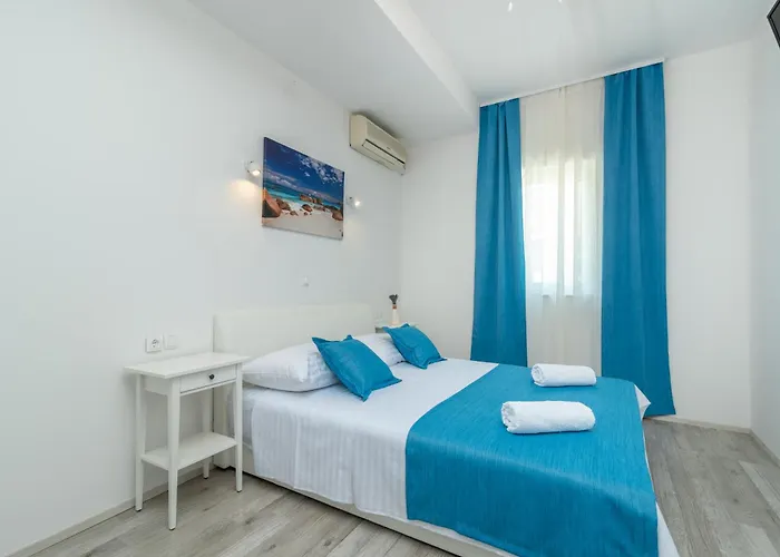 Lux Oda ve Kahvaltı 4*